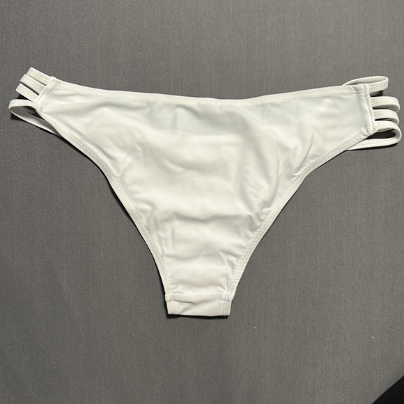 Woman’s 2 piece bathing suit - Picture 3 of 6